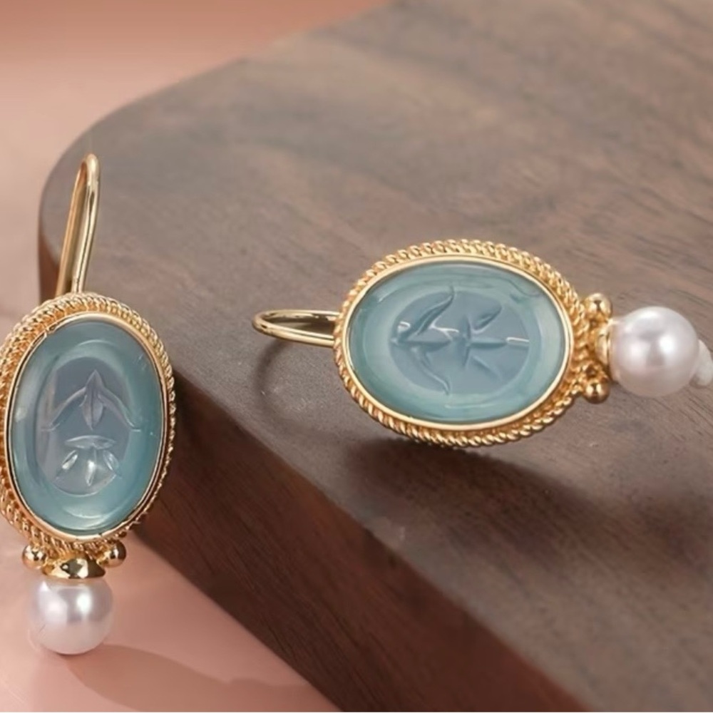 Elegant Gold and Blue Earrings with Pearl Drop - Picture 4 of 5